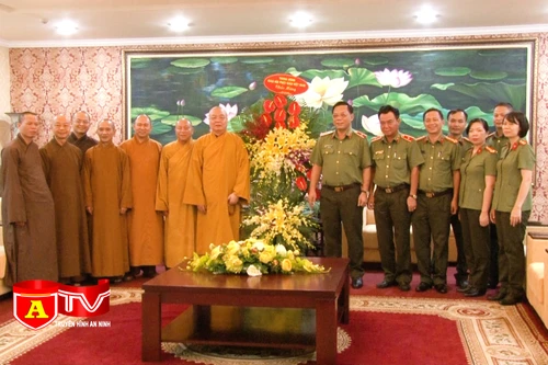Các chức sắc tôn giáo thăm, chúc mừng Công an Hà Nội