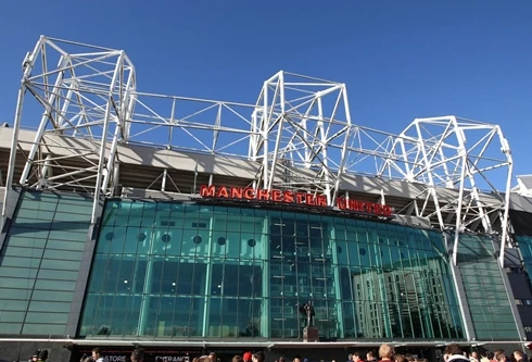 Fan cuồng M.U ngủ trong nhà vệ sinh để xem đại chiến Arsenal