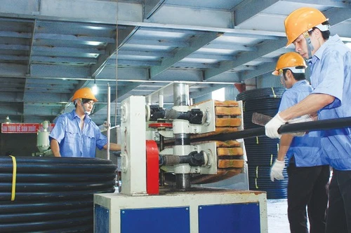 ADB tiếp tục hạ dự báo tăng trưởng GDP Việt Nam xuống 6,3%, lạm phát tăng lên 4,5%