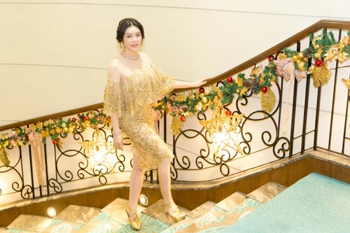 Vẻ đẹp của "Công chúa Lý Nhã Kỳ" gây xôn xao bộ tộc Minadao