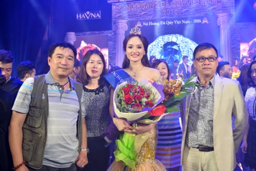 "Bản sao" của Hoa hậu Giáng My đăng quang sau khi bị xướng nhầm là... Á hoàng!