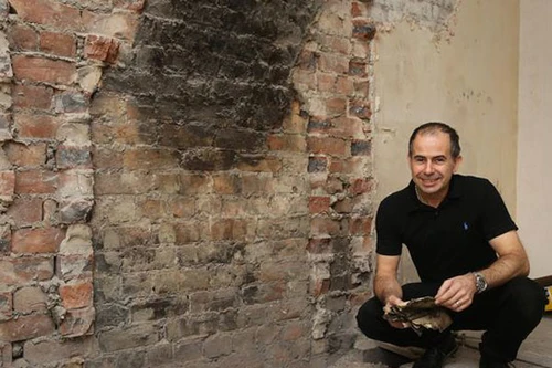 Tìm thấy bản viết tay 118 tuổi trong ống khói