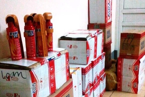 Phát hiện 300 bình chữa cháy nhập lậu
