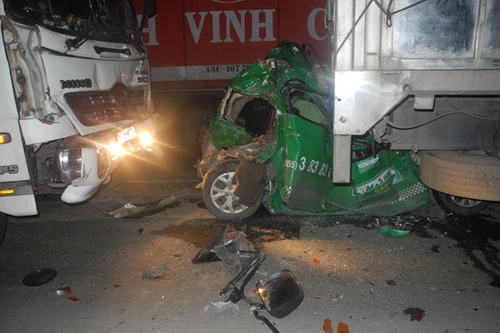 4 ô tô húc nhau, 1 người chết, 2 người bị thương