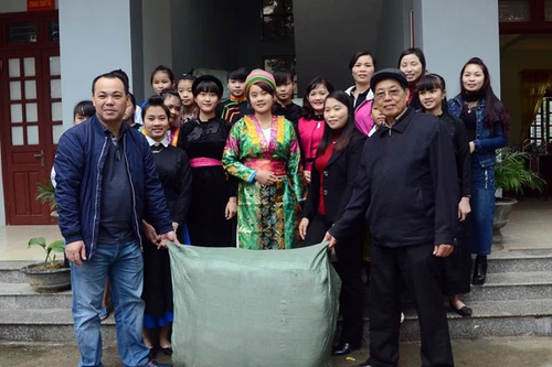 Mang chăn ấm đến với học sinh biên giới Hà Giang