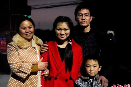 Tìm được bố mẹ sau 17 năm bị lạc