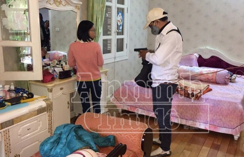 Xem lại hình ảnh gã thanh niên đột nhập, dùng súng cướp tài sản tại biệt thự Ciputra