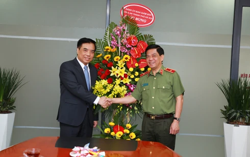 Giám đốc CATP Hà Nội chúc mừng ngày Nhà giáo Việt Nam