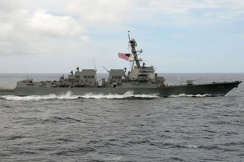 Tàu khu trục Mỹ tiến gần đảo nhân tạo Trung Quốc bồi đắp trái phép ở Biển Đông