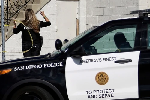 Mỹ ráo riết truy bắt kẻ nổ súng bắn hai cảnh sát 