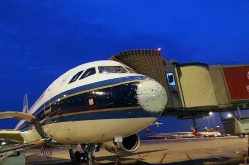 Phi công Trung Quốc hạ cánh thành công máy bay "mù"