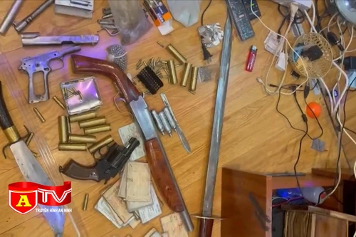 Bắt giữ ổ nhóm sử dụng ma tuý, phát hiện nhiều súng, đạn
