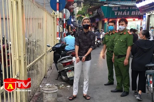 Dùng chứng minh Công an nhân dân giả để lừa đảo chiếm đoạt tài sản