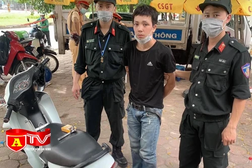 Tuần tra phát hiện đối tượng trộm xe máy và có lệnh truy nã