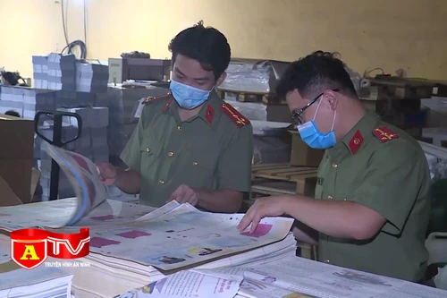Phát hiện 20 tấn sách có dấu hiệu in lậu