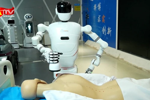 Robot hình người cung cấp giải pháp chăm sóc người cao tuổi