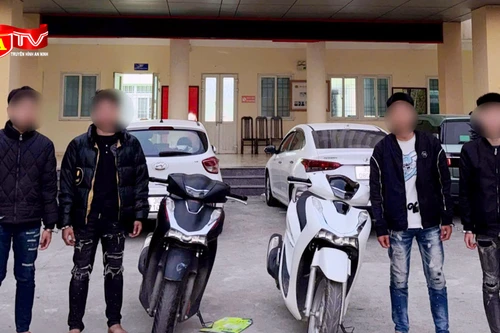 Kịp thời bắt giữ nhóm đối tượng mang hung khí, lạng lách trên trên Quốc lộ 32