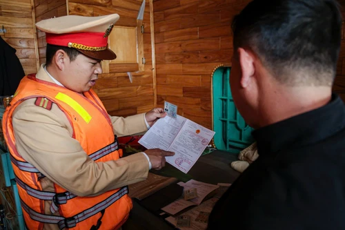 Cảnh sát đường thủy xử lý nghiêm 4 nhóm vi phạm trọng tâm