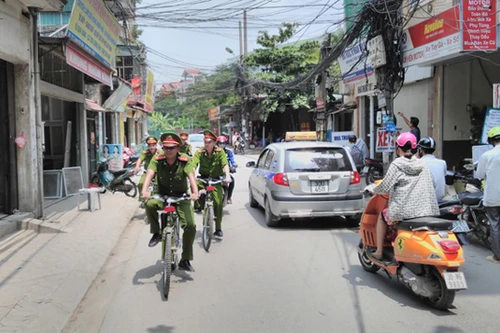 "Quay đều, quay đều" cùng màu áo xanh Cảnh sát trật tự