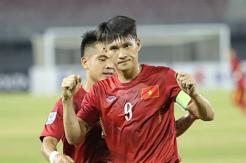Thiếu người từ phút thứ 7, ĐT Việt Nam vẫn thắng Campuchia