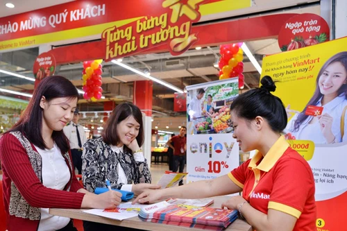 VinMart đồng loạt khai trương 9 siêu thị, cửa hàng tiện ích tại Hà Nội
