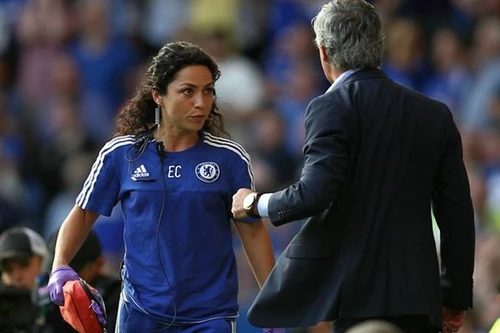 Nữ bác sỹ Carneiro bất ngờ rời Chelsea, Mourinho chuẩn bị hầu tòa