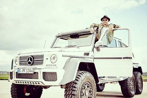 Siêu sao F1 khoe "quái vật" Mercedes G63 AMG