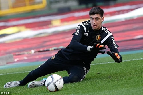 Chelsea thiếu vắng chốt chặn Courtois trong chuyến du đấu tới Everton