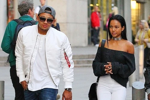 Depay thưởng lớn cho bạn gái sau bàn thắng đầu tiên cho M.U