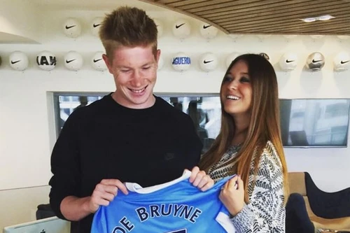 Hợp đồng "bom tấn" của Man City sắp lên chức