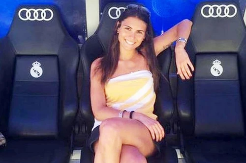 Nữ trọng tài xinh đẹp bất ngờ treo còi, chuyển sang làm bình luận viên