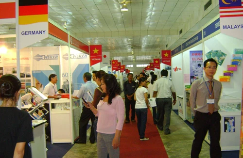 Doanh nghiệp nước ngoài vẫn ồ ạt gom hàng xuất khẩu