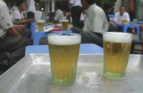 2 tỷ lít bia và bữa ăn 10.000 đồng