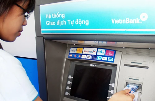 Dùng thẻ ATM - VietinBank có cơ hội trúng sổ tiết kiệm