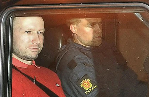 Đồng bọn của hung thủ sẵn sàng xả súng