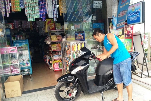 Cận mặt nam thanh niên trộm xe SH bất thành khi còi chống trộm vang lên