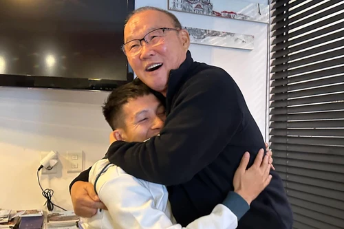 HLV Park phấn khởi gặp lại Hùng Dũng, Văn Toàn ở Hàn Quốc