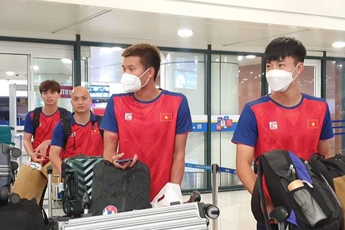 U22 Việt Nam lặng lẽ về nước với tấm HCĐ