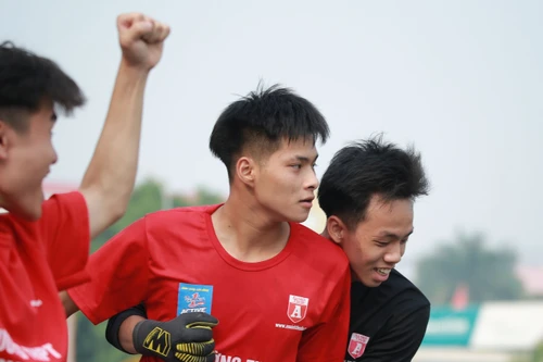 Ai đang dẫn đầu Vua phá lưới bóng đá học sinh THPT Hà Nội 2023?