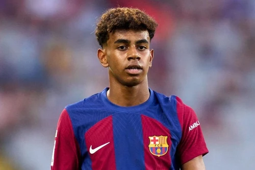 'Thần đồng' 16 tuổi của Barca lên tuyển Tây Ban Nha