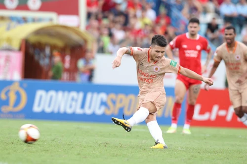 Xem Quang Hải ghi bàn đầu tiên cho CLB Công an Hà Nội