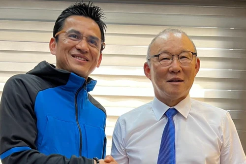 HLV Kiatisak chúc Tết và tri ân xúc động tới thầy Park