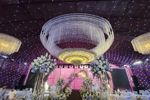 Đoàn Văn Hậu chi tiền tỷ cho hoa cưới