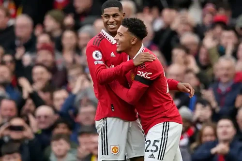 Rashford rực sáng, MU đè bẹp Leicester