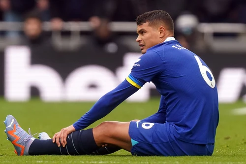 Trung vệ thép chấn thương nặng, Chelsea thêm khốn đốn
