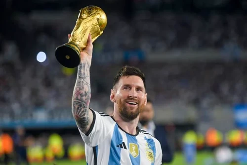 Messi được mời chào trả lương 'dị' chưa từng thấy