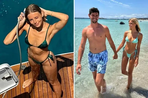 Vợ Courtois nghiện mặc bikini nhỏ xíu khoe dáng ngọc