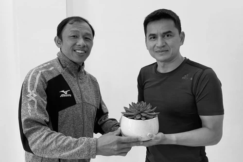 HLV Kiatisak thắt lòng nói về người bạn Dương Minh Ninh