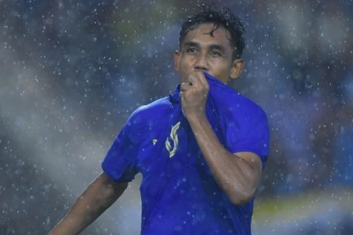 Dangda đưa ĐT Thái Lan vào chung kết King's Cup dưới cơn mưa lớn