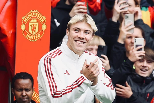 Chi 75 triệu euro, MU chính thức có tiền đạo mới